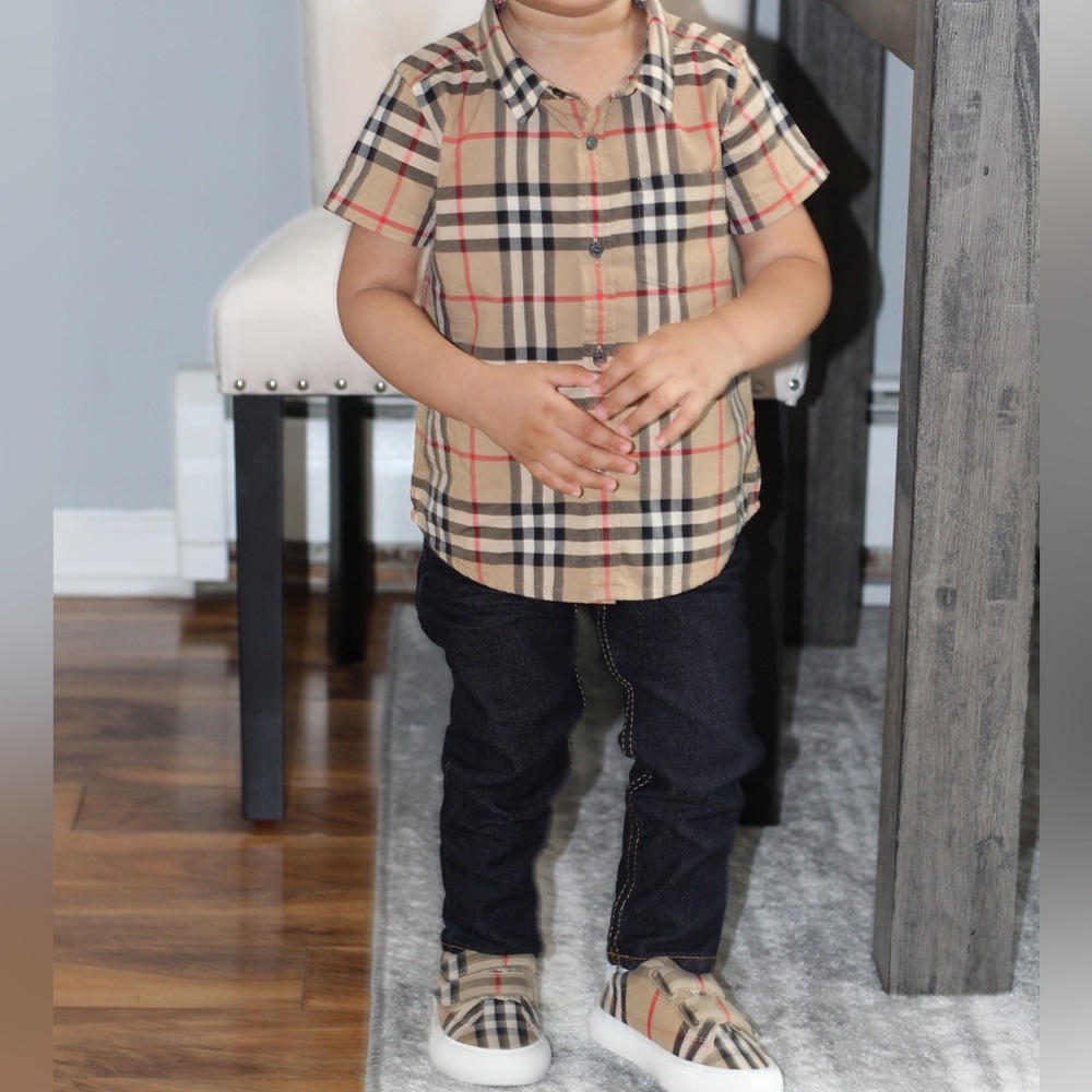 ⛔️ SOLD⛔️ Kids Burberry Shirt 2Y/2T - Picture 6 of 6